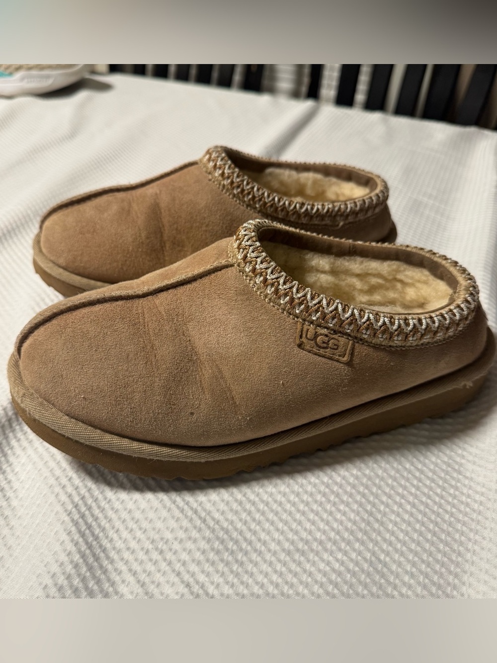 UGG Tasman Women’s Slippers Chestnut Suede Shearling Lined US 4 EU 36